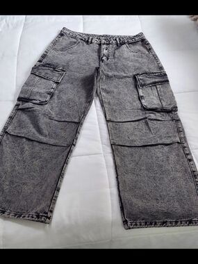 Men's Gray Washed Cargo Pants - Casual Utility Style